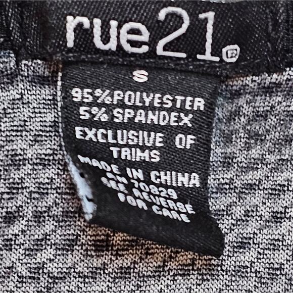 Rue 21 Watercolor Floral Dress with a Zipper Back Small - Picture 3 of 10